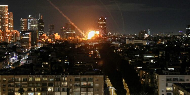 Bombardeios e Mortes Intensificam Guerra no Oriente Médio