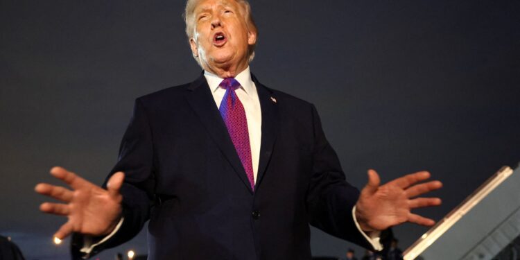 EUA suspendem ataques e Irã afirma recuo de Trump