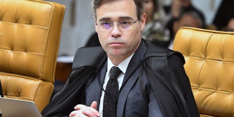 Tornozeleira para deputada cearense determinada pelo INSS