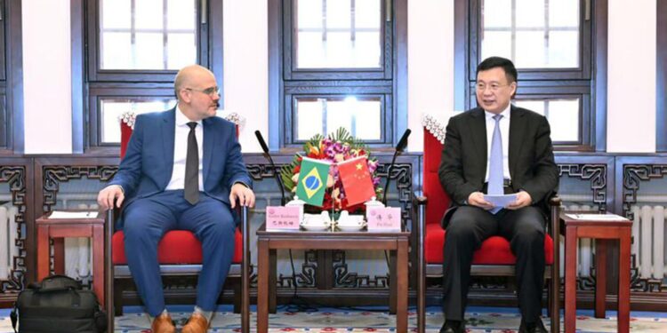 EBC fortalece laços com a China em visita do presidente