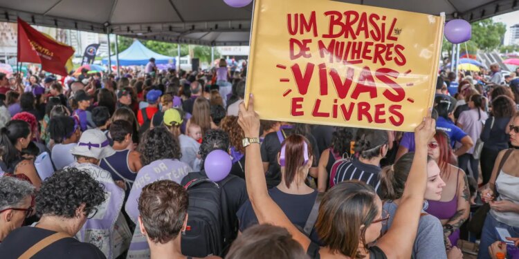 Mulheres priorizam autonomia financeira, revela estudo