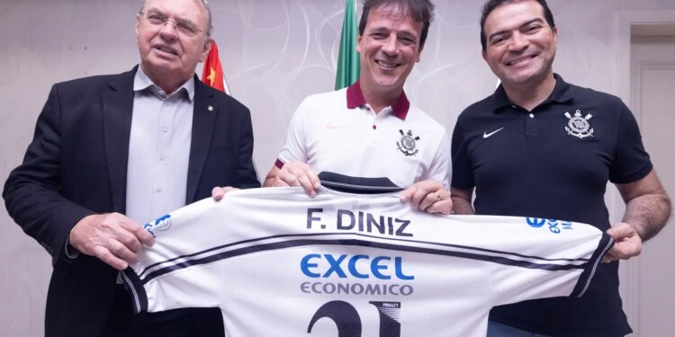 Fernando Diniz é anunciado como novo técnico do Corinthians.