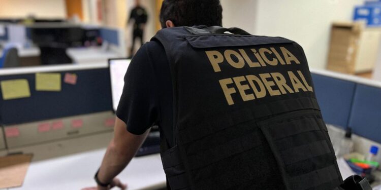 Polícia Federal realiza operação contra corrupção em municípios do Tocantins.