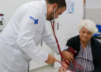 Vírus sincicial aumenta risco de complicações graves em idosos, alertam especialistas