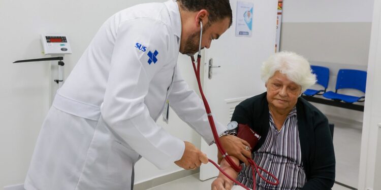 Vírus sincicial aumenta risco de complicações graves em idosos, alertam especialistas