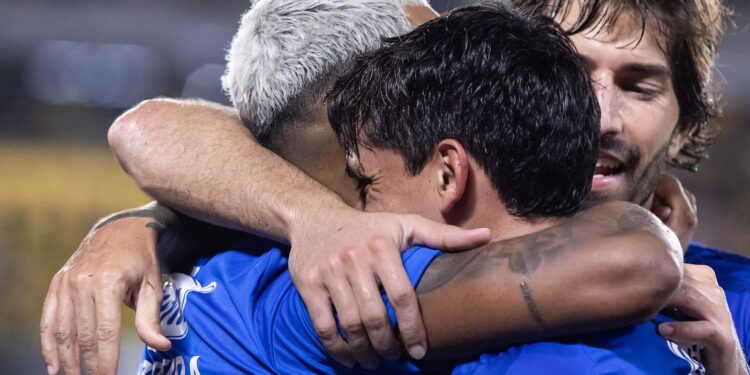 Matheus Pereira define a estratégia e Cruzeiro abre a Libertadores com vitória.