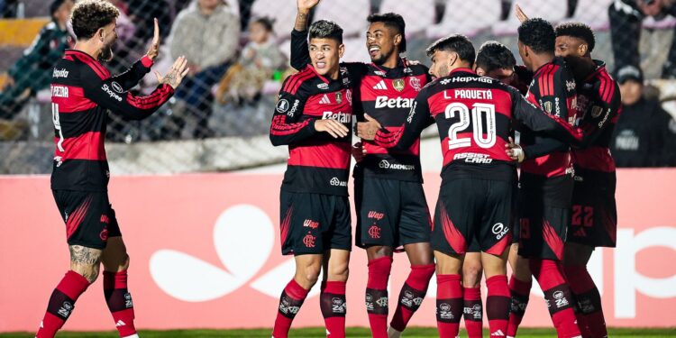 Flamengo abre campanha na Libertadores com vitória sobre o Caracas em Cusco.