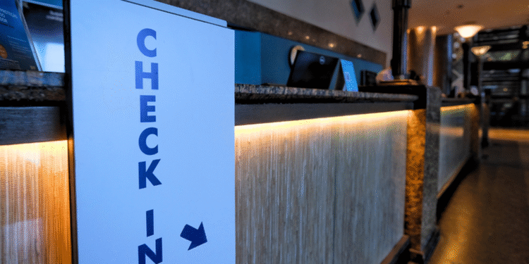 Hospedagens têm até amanhã prazo final para implementar check-in digital.