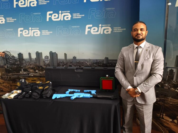 Feira de Santana: Capitão Alden entrega equipamentos para GCM