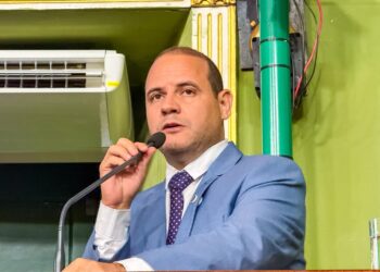 Salvador ganha novas leis de proteção a motoboys e consumidores com autoria de Randerson Leal