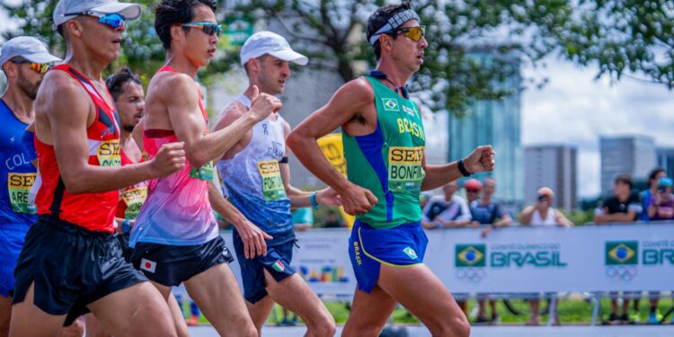 Caio Bonfim e equipe feminina garantem bronze no Mundial de Marcha.