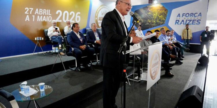 Alckmin anuncia investimento de R$ 10 bilhões na modernização de máquinas agrícolas.