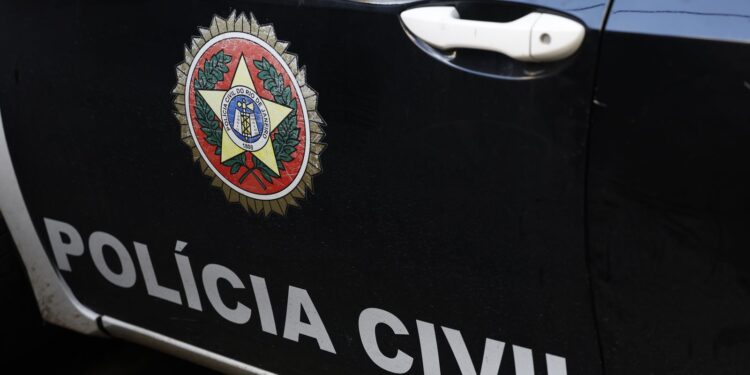 Polícia Civil desfaz quadrilha que enganava idosos com golpes financeiros.