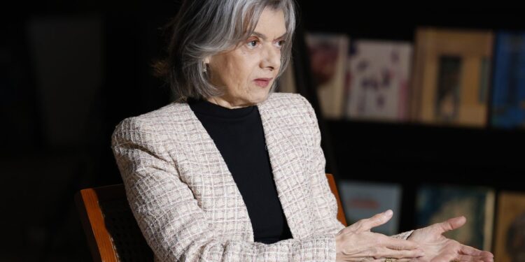Cármen Lúcia alerta que é incentivada a deixar o STF por conta de ataques machistas.