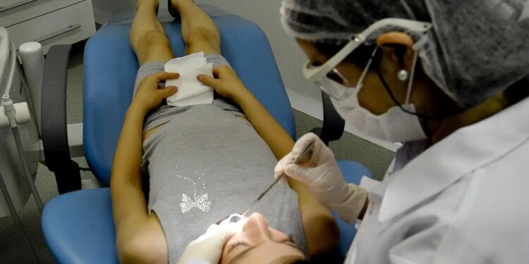 Jovens ganham vagas em programa gratuito de tratamento odontológico.