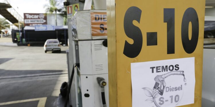 Combustíveis: Governo anuncia pacote com subsídios e isenções