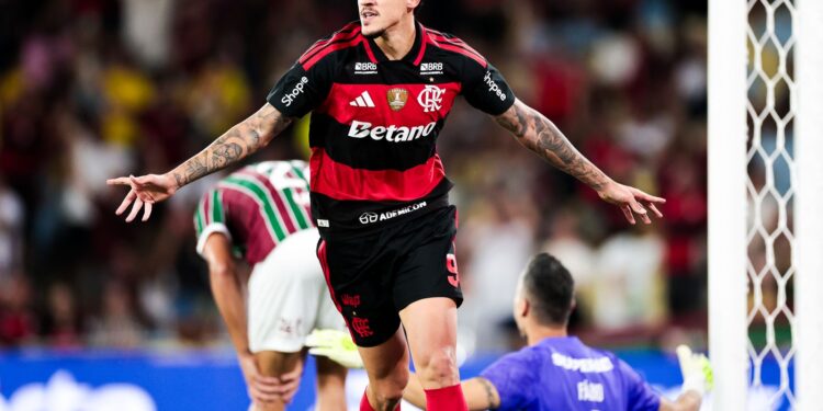 Flamengo supera o Flu com dois gols de Pedro e garante vitória no Brasileirão.