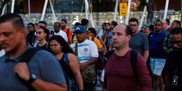 Desemprego no 1º trimestre atinge recorde histórico de 6,1%】