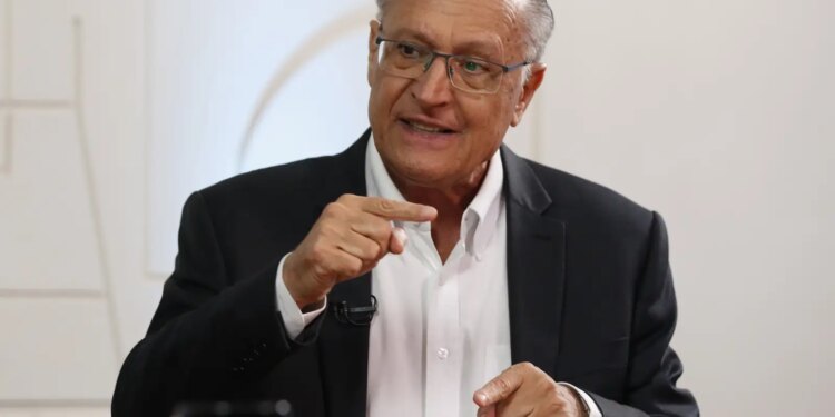 Alckmin destaca que apenas um estado ainda não aderiu ao subsídio do diesel.