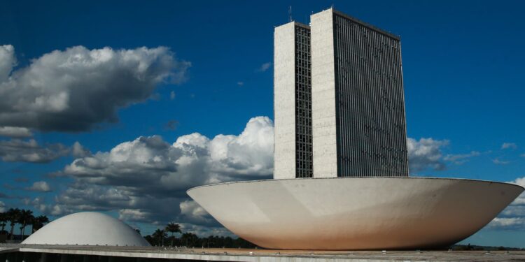 Frente Ambientalista apresenta plano para guiar a agenda legislativa no Congresso.