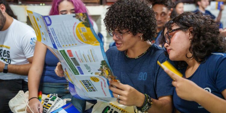Campanha nas escolas do DF alerta sobre prevenção de desastres climáticos.