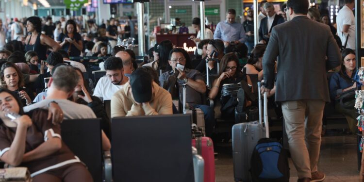 Pane em Congonhas: aeroporto funciona só até meia-noite após interrupção.