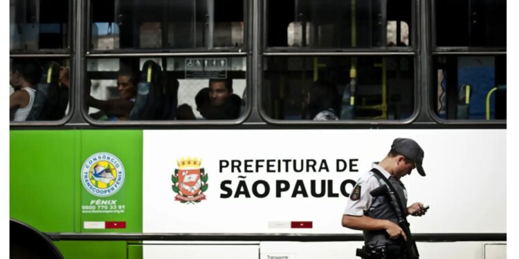 MP de SP abre investigação sobre morte de mulher morta por disparo de PM.