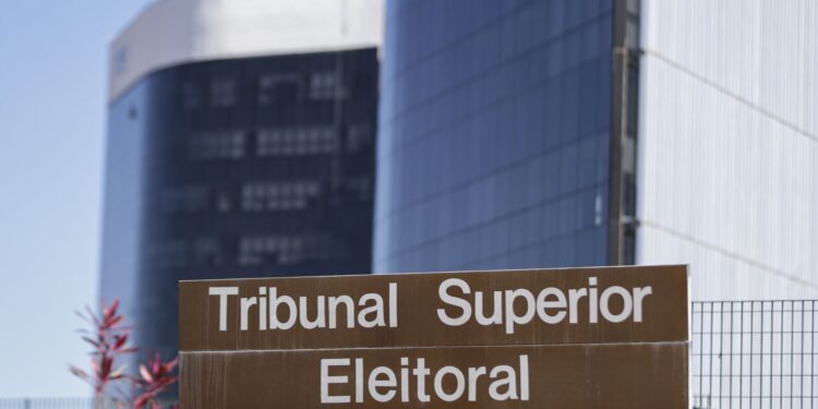 TSE alcança maioria para cassar mandato do governador de Roraima.
