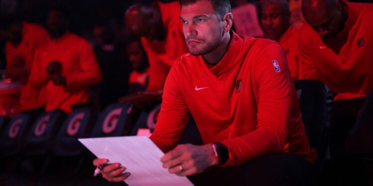 Tiago Splitter rompe barreiras: primeiro técnico brasileiro a chegar aos playoffs da NBA pelo Portland