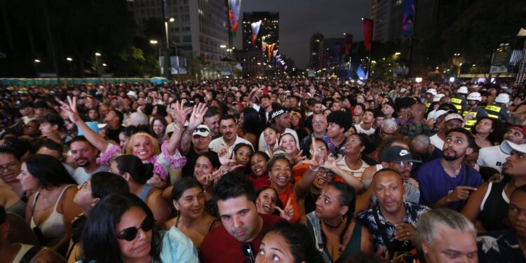 Virada Cultural de São Paulo reúne mais de mil atrações em 22 palcos.