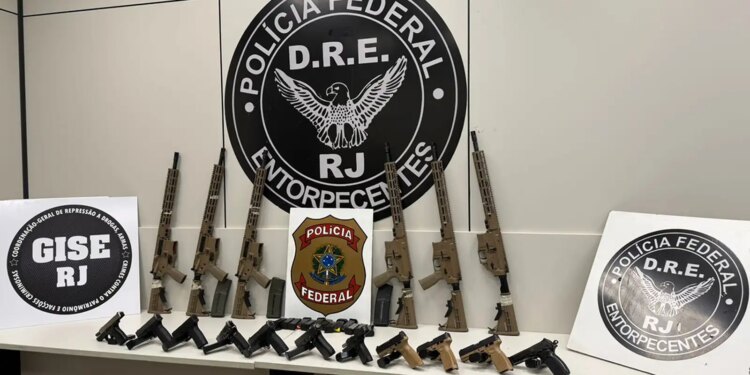 PF apreende 10 fuzis e 12 pistolas em duas operações na Via Dutra