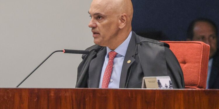 Moraes anunciará pedido de suspensão da Lei da Dosimetria diante de críticas intensas.