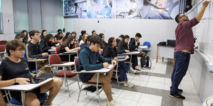 Desenrola Fies: estudante pode renegociar dívida a partir desta quarta-feira.