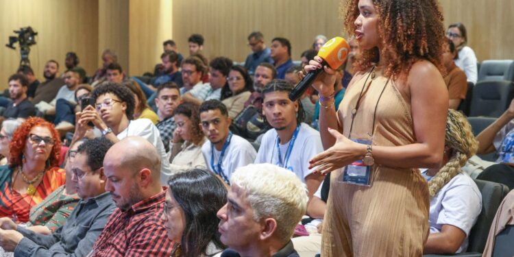 Simpósio no Rio debate futuro da mídia sonora no Brasil