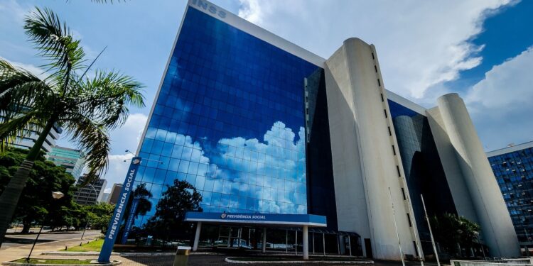 STF recusa destaque e mantém regras atuais de revisão de aposentadorias do INSS.