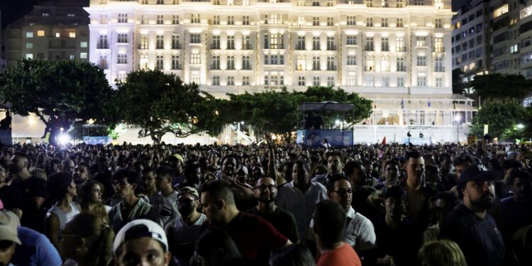 Multidão aglomera, mas show de Shakira não registra ocorrências graves.