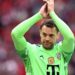 Neuer reforça seleção alemã e tem vaga garantida para a Copa do Mundo.