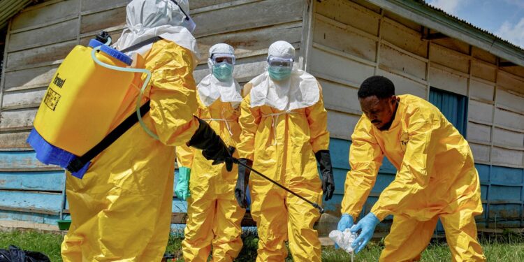 Saúde de SP intensifica vigilância para prevenir possível caso de Ebola no estado