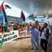 Manifestantes denunciam abuso policial contra ativistas da flotilha.