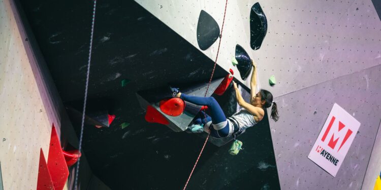 Marina Dias conquista vitória na etapa americana da Copa do Mundo de paraescalada.