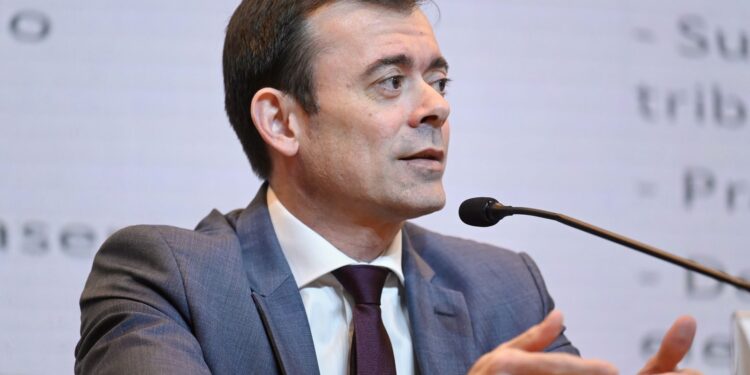 Governo anuncia medida para vetar apostas no programa Desenrola Fies.
