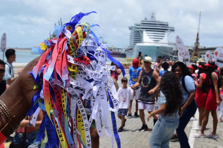 Mais de 700 mil turistas visitam Salvador em abril e movimentam R$ 1,6 bilhão na economia