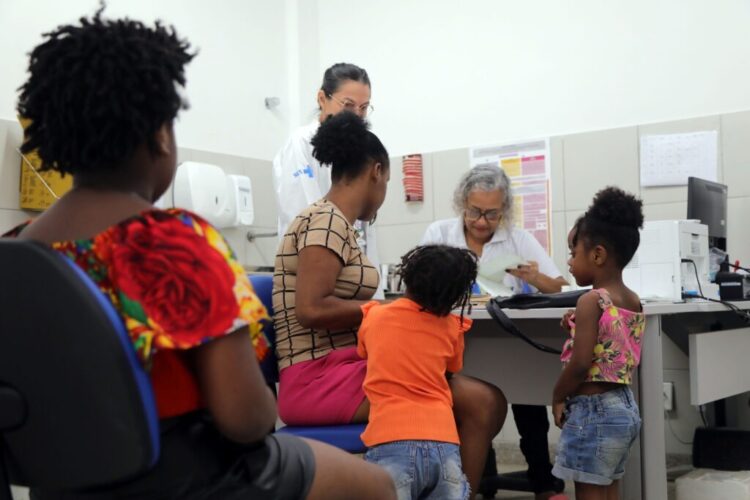 319 mil beneficiários do Bolsa Família ainda precisam realizar acompanhamento de saúde em Salvador