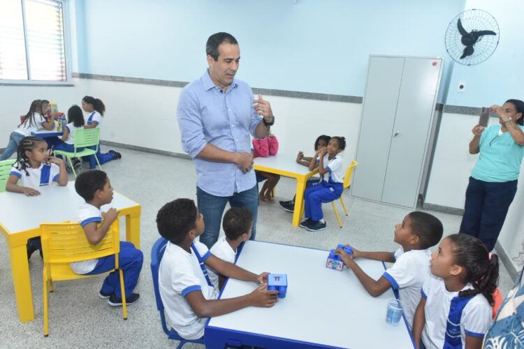 Prefeitura de Salvador entrega escola em Alto de Coutos com capacidade para 480 alunos em tempo integral