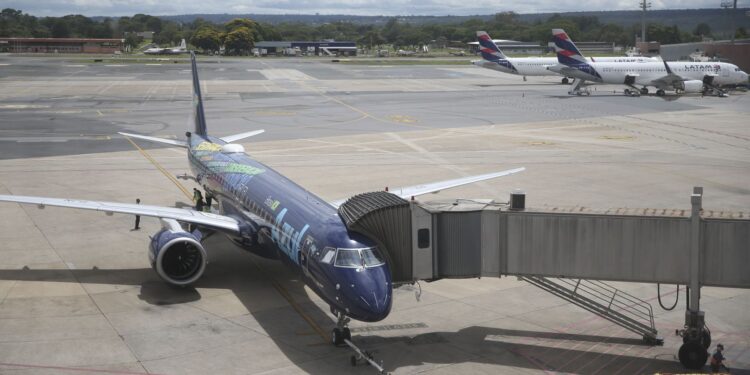 CMN aprova linha de crédito emergencial para sustentar companhias aéreas.