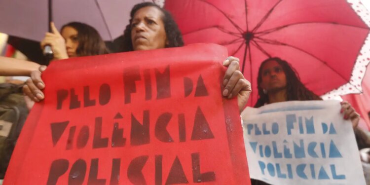 Organizações publicam documento denunciando as chacinas na Favela Nova Brasília.