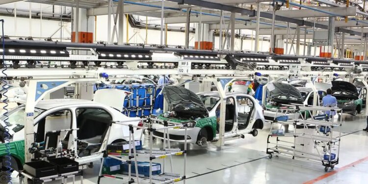 Lula defende expansão da indústria automobilística brasileira na América Latina e África.