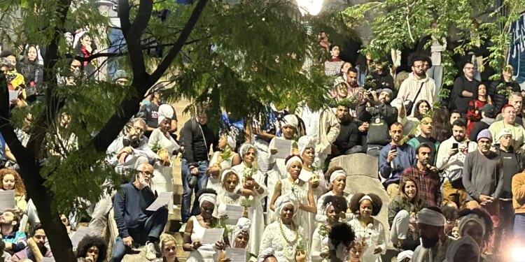 Escadaria do Bixiga recebe lavagem que destaca a força da presença negra no centro de São Paulo