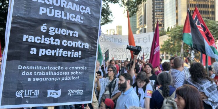Cordão da Mentira realiza ato na Paulista para relembrar os Crimes de Maio.