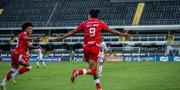 Inter supera Santos por 3 a 0 em duelo fora de casa no Brasileirão Feminino.